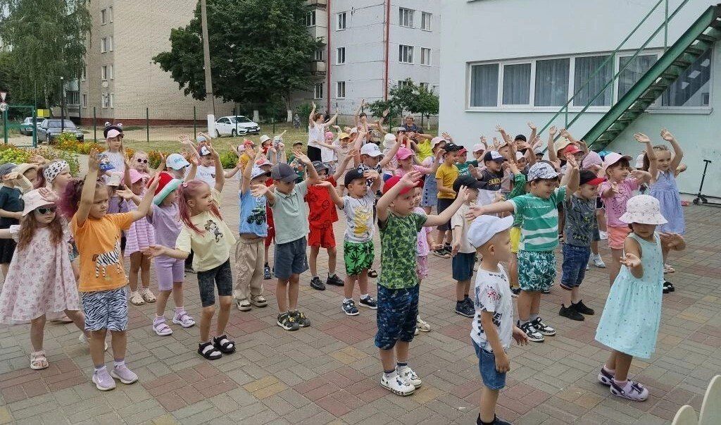 Яркий, весёлый, познавательный праздник в честь «Дня рождения светофора» прошел в МБДОУ №31 «Золотая рыбка» Яркий, весёлый, познавательный праздник в честь «Дня рождения светофора» прошел в МБДОУ №31 «Золотая рыбка»