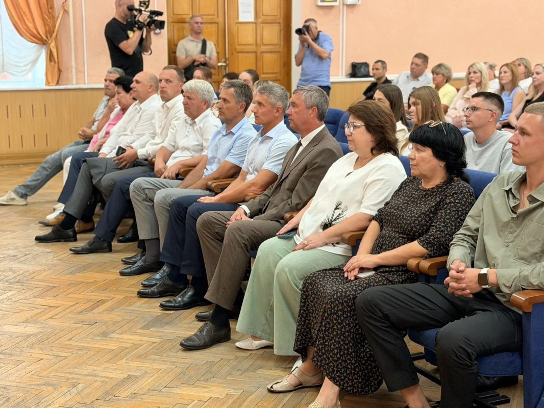 7 августа 2026 года в большом зале администрации города Клинцы состоялась встреча врио губернатора Брянской области Егора Викторовича Ковальчука с жителями города 7 августа 2026 года в большом зале администрации города Клинцы состоялась встреча врио губернатора Брянской области Егора Викторовича Ковальчука с жителями города