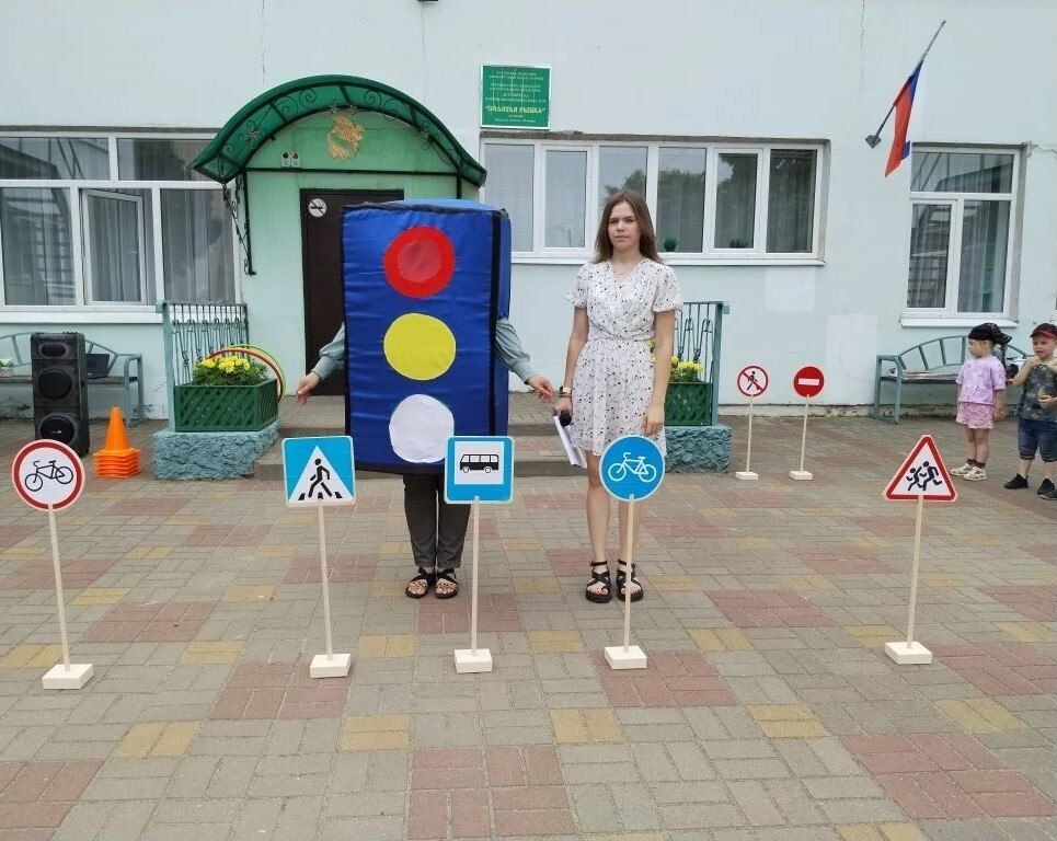 Яркий, весёлый, познавательный праздник в честь «Дня рождения светофора» прошел в МБДОУ №31 «Золотая рыбка» Яркий, весёлый, познавательный праздник в честь «Дня рождения светофора» прошел в МБДОУ №31 «Золотая рыбка»
