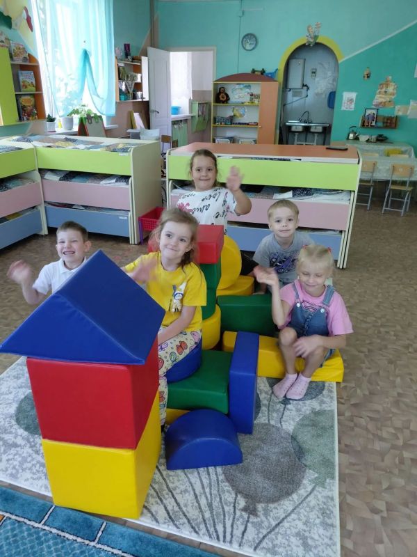 В МБДОУ — детском саду комбинированного вида №14 «Рябинка» в группе «Улыбка» ребята увлечённо проходили все задания «Квеста по станциям» в командном формате «Бум мягких модулей» В МБДОУ — детском саду комбинированного вида №14 «Рябинка» в группе «Улыбка» ребята увлечённо проходили все задания «Квеста по станциям» в командном формате «Бум мягких модулей»