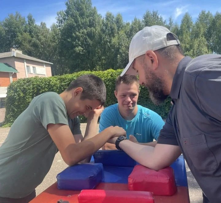 В ГБСУ БО "Дубровский детский дом социального обслуживания "Планета детства" случилось настоящее чудо — друзья из Храма Возрождения (г. Брянск) подарили ребятам масштабную праздничную программу «Праздник радости и веселья»! В ГБСУ БО "Дубровский детский дом социального обслуживания "Планета детства" случилось настоящее чудо — друзья из Храма Возрождения (г. Брянск) подарили ребятам масштабную праздничную программу «Праздник радости и веселья»!