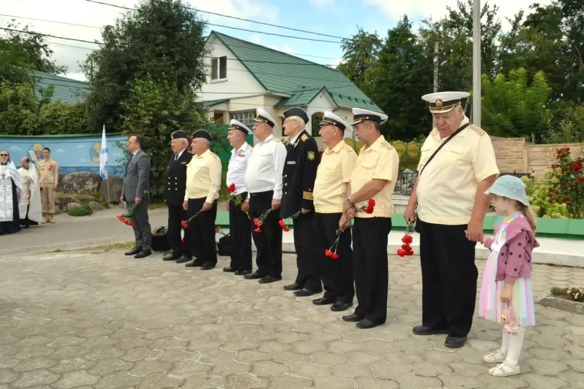 В Брянске вспомнили трагедию экипажа атомного подводного ракетного крейсера «Курск» В Брянске вспомнили трагедию экипажа атомного подводного ракетного крейсера «Курск»