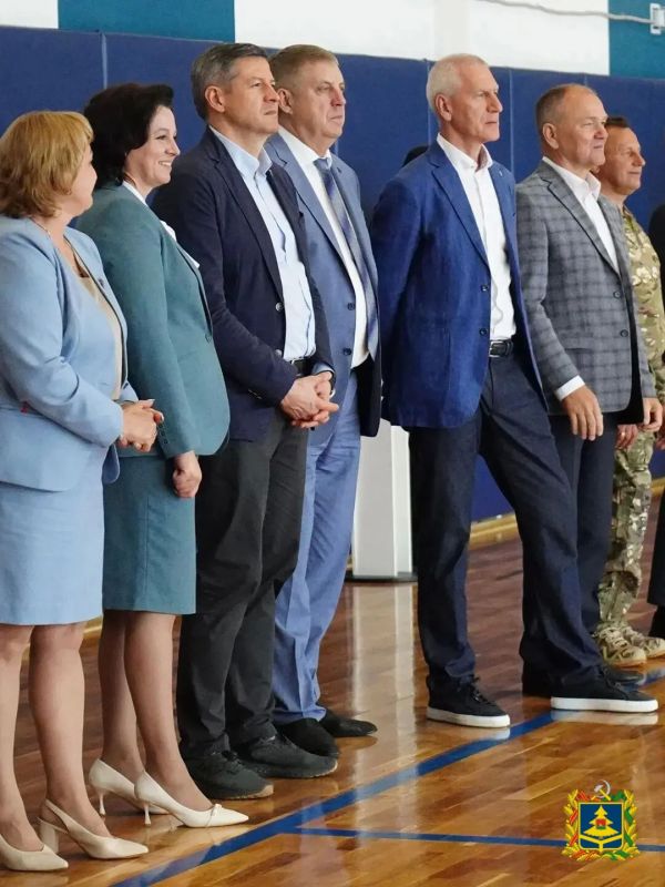 В поселке Клетня состоялось открытие спортивно-оздоровительного комплекса с бассейном В поселке Клетня состоялось открытие спортивно-оздоровительного комплекса с бассейном