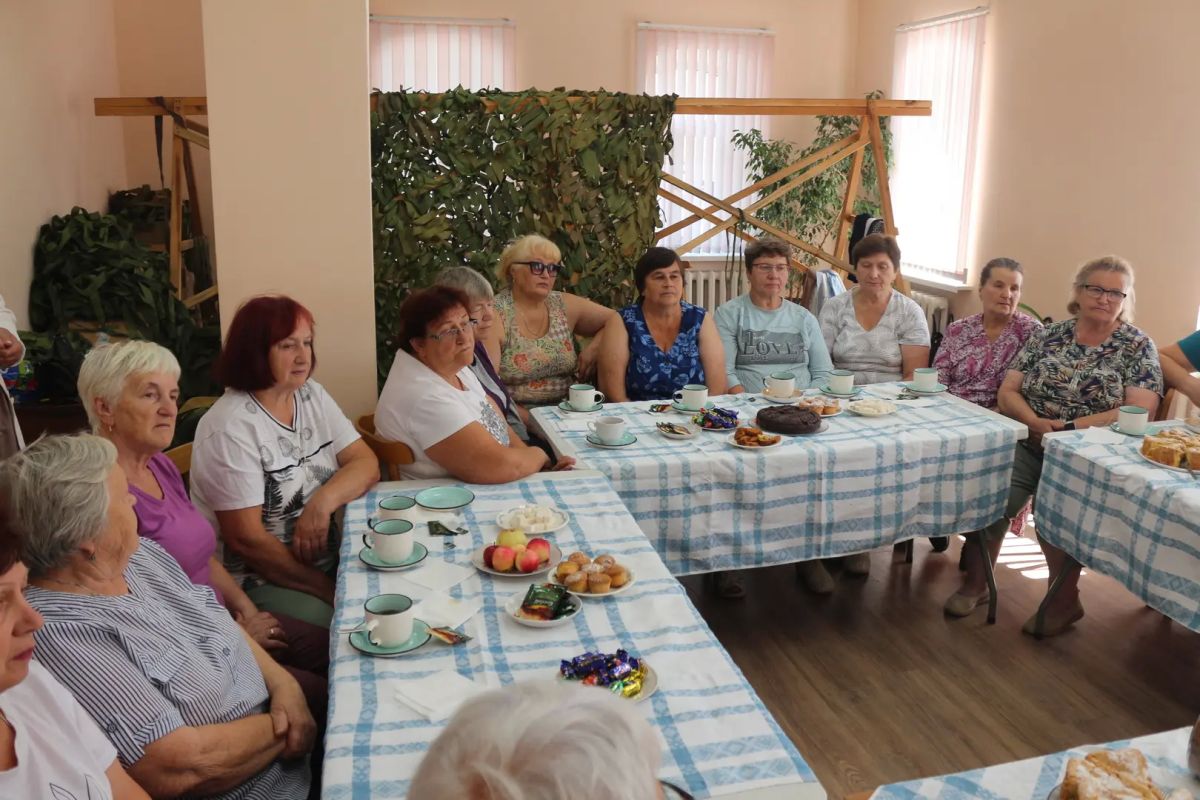 Депутат Брянской областной Думы Галина Николаевна Солодун в Злынковском центре социального обслуживания познакомилась с работой добровольческого объединения "серебряных" волонтеров Депутат Брянской областной Думы Галина Николаевна Солодун в Злынковском центре социального обслуживания познакомилась с работой добровольческого объединения "серебряных" волонтеров
