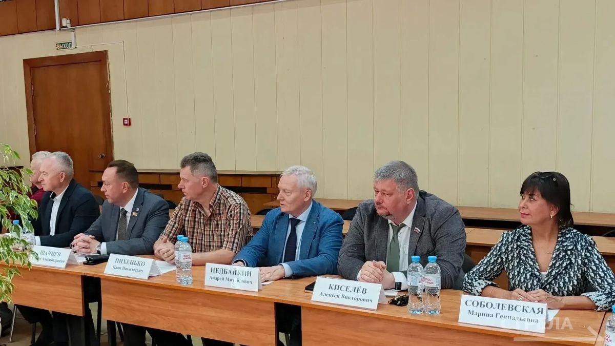 Сегодня, 14 августа, в Брянске прошло совместное заседание Совета Общественной палаты Брянской области и Общественного штаба по контролю и наблюдению за выборами Сегодня, 14 августа, в Брянске прошло совместное заседание Совета Общественной палаты Брянской области и Общественного штаба по контролю и наблюдению за выборами