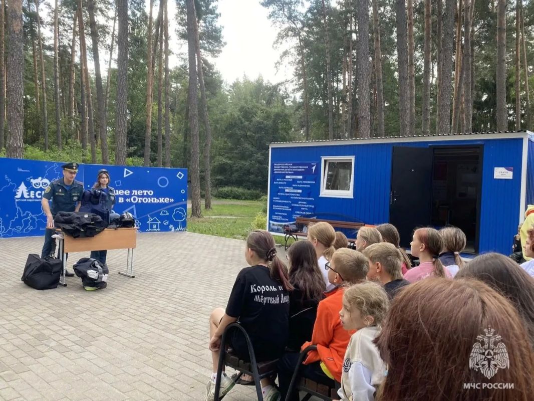В детских лагерях «Ёлочка» и «Огонёк» прошли уроки пожарной безопасности В детских лагерях «Ёлочка» и «Огонёк» прошли уроки пожарной безопасности