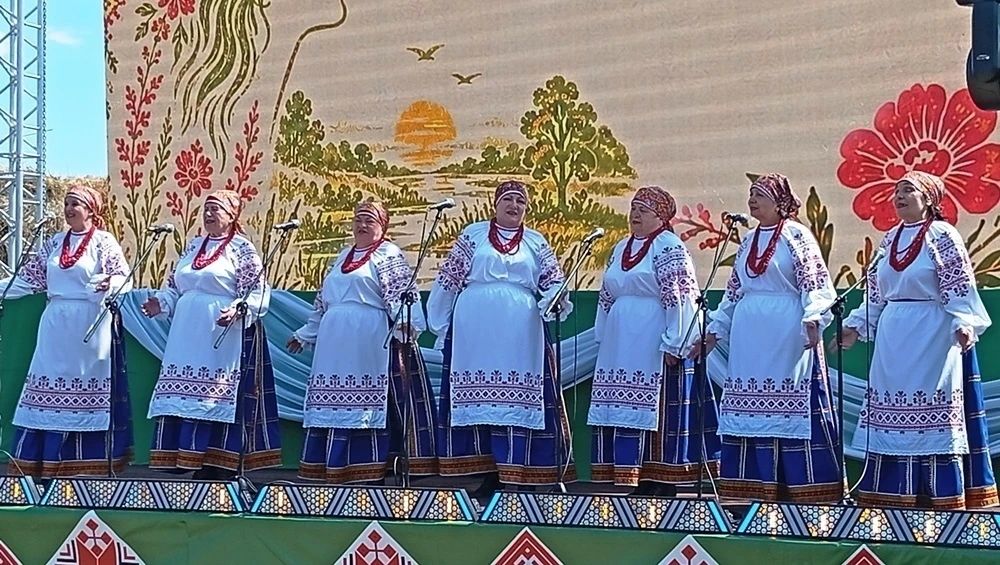 Жуковская «Тросняночка» выступила на фестивале этнокультурных традиций «Зов Полесья» в Белоруссии Жуковская «Тросняночка» выступила на фестивале этнокультурных традиций «Зов Полесья» в Белоруссии