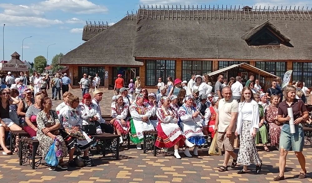 Жуковская «Тросняночка» выступила на фестивале этнокультурных традиций «Зов Полесья» в Белоруссии Жуковская «Тросняночка» выступила на фестивале этнокультурных традиций «Зов Полесья» в Белоруссии