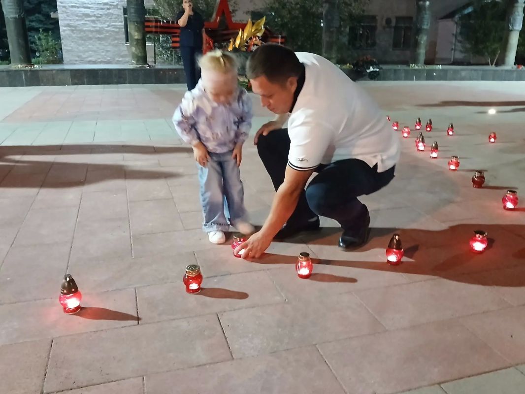 Торжества ко Дню города и 83-й годовщине освобождения Карачева завершились акцией «Зажги свечу» Торжества ко Дню города и 83-й годовщине освобождения Карачева завершились акцией «Зажги свечу»