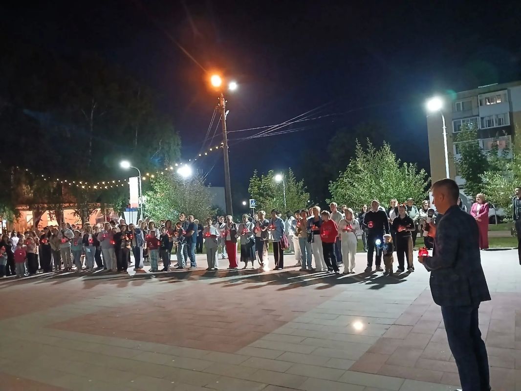 Торжества ко Дню города и 83-й годовщине освобождения Карачева завершились акцией «Зажги свечу» Торжества ко Дню города и 83-й годовщине освобождения Карачева завершились акцией «Зажги свечу»