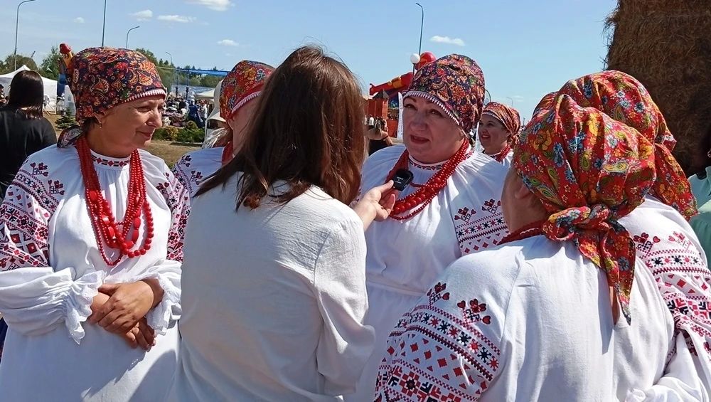 Жуковская «Тросняночка» выступила на фестивале этнокультурных традиций «Зов Полесья» в Белоруссии Жуковская «Тросняночка» выступила на фестивале этнокультурных традиций «Зов Полесья» в Белоруссии