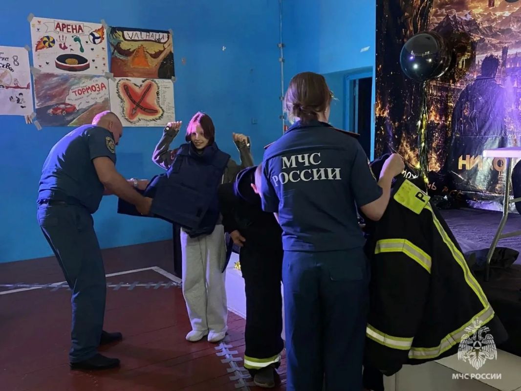 В детских лагерях «Ёлочка» и «Огонёк» прошли уроки пожарной безопасности В детских лагерях «Ёлочка» и «Огонёк» прошли уроки пожарной безопасности
