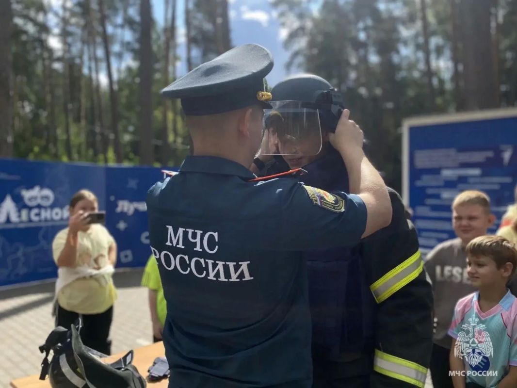 В детских лагерях «Ёлочка» и «Огонёк» прошли уроки пожарной безопасности