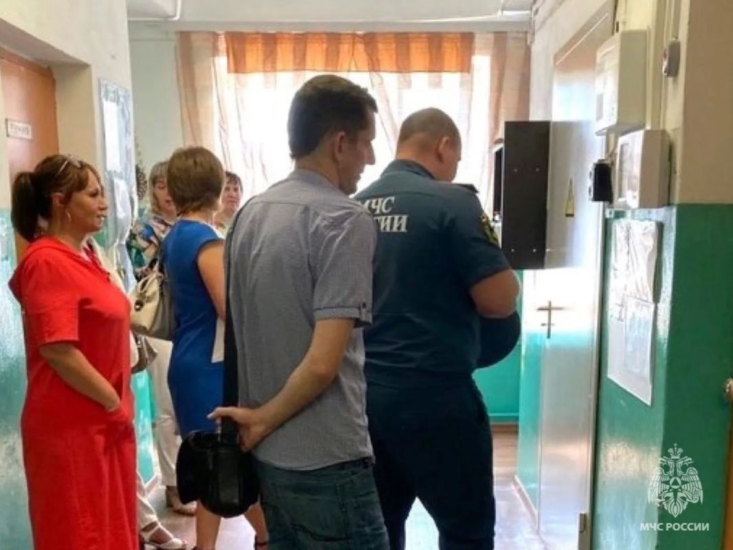 Обеспечение безопасности в образовательных организациях Брянской области: подготовка к новому учебному году Обеспечение безопасности в образовательных организациях Брянской области: подготовка к новому учебному году