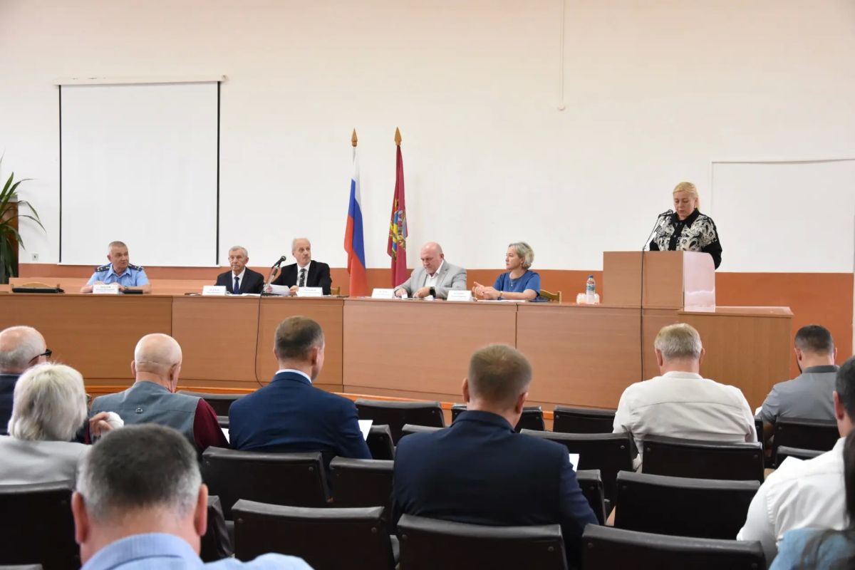 Состоялось 13-е заседание Дятьковского районного Совета народных депутатов седьмого созыва Состоялось 13-е заседание Дятьковского районного Совета народных депутатов седьмого созыва