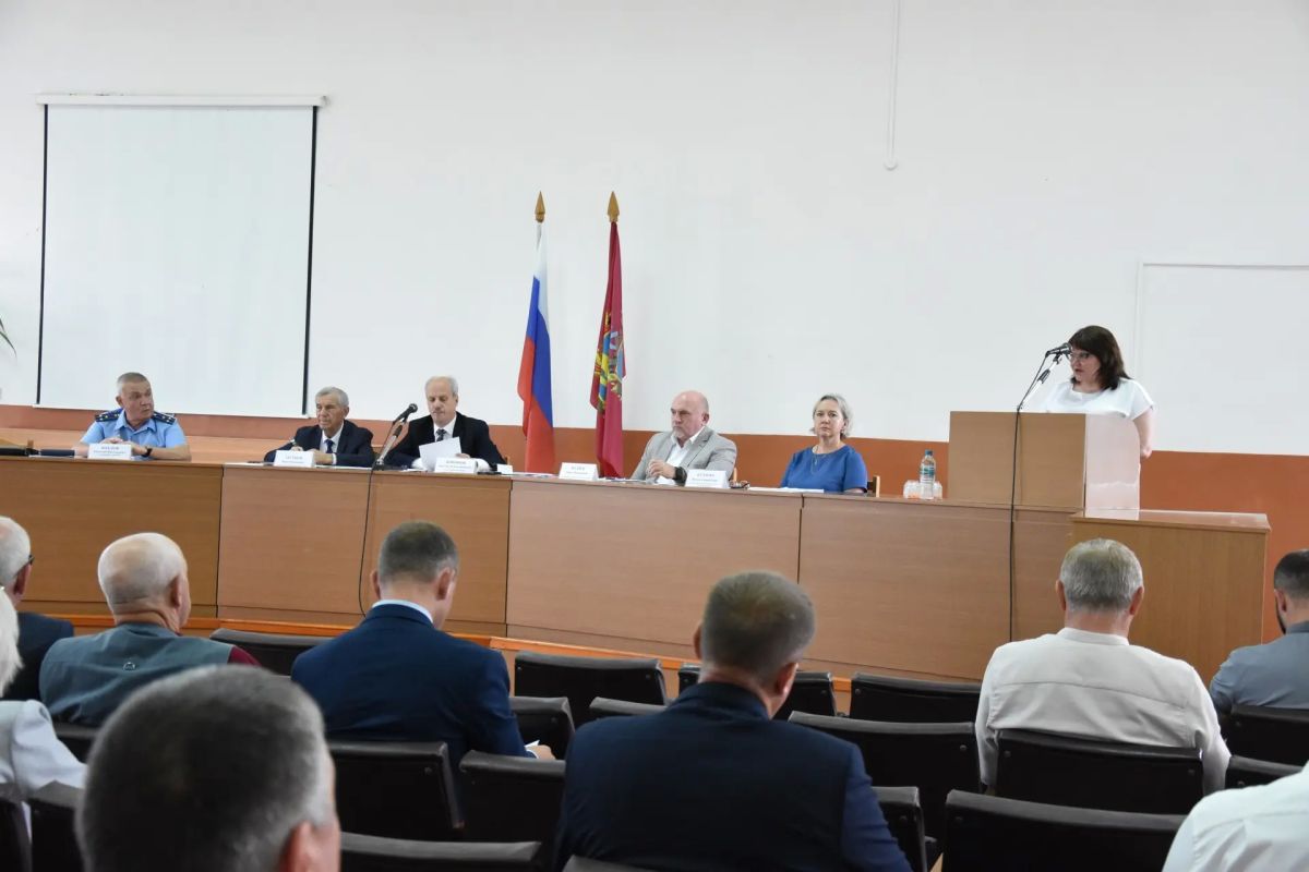 Состоялось 13-е заседание Дятьковского районного Совета народных депутатов седьмого созыва Состоялось 13-е заседание Дятьковского районного Совета народных депутатов седьмого созыва
