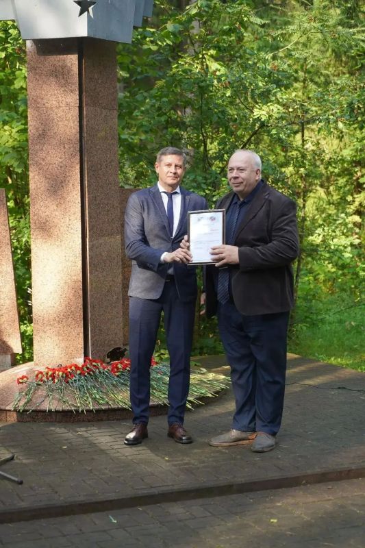 На поляне журналистов, под Белыми Берегами, где в годы войны печаталась ежедневная газета «На разгром врага» состоялось торжественное мероприятие, посвященное 85 летию с даты выхода первого номера На поляне журналистов, под Белыми Берегами, где в годы войны печаталась ежедневная газета «На разгром врага» состоялось торжественное мероприятие, посвященное 85 летию с даты выхода первого номера