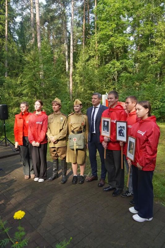 На поляне журналистов, под Белыми Берегами, где в годы войны печаталась ежедневная газета «На разгром врага» состоялось торжественное мероприятие, посвященное 85 летию с даты выхода первого номера