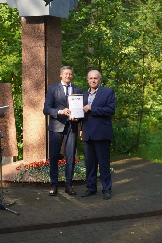 На поляне журналистов, под Белыми Берегами, где в годы войны печаталась ежедневная газета «На разгром врага» состоялось торжественное мероприятие, посвященное 85 летию с даты выхода первого номера На поляне журналистов, под Белыми Берегами, где в годы войны печаталась ежедневная газета «На разгром врага» состоялось торжественное мероприятие, посвященное 85 летию с даты выхода первого номера
