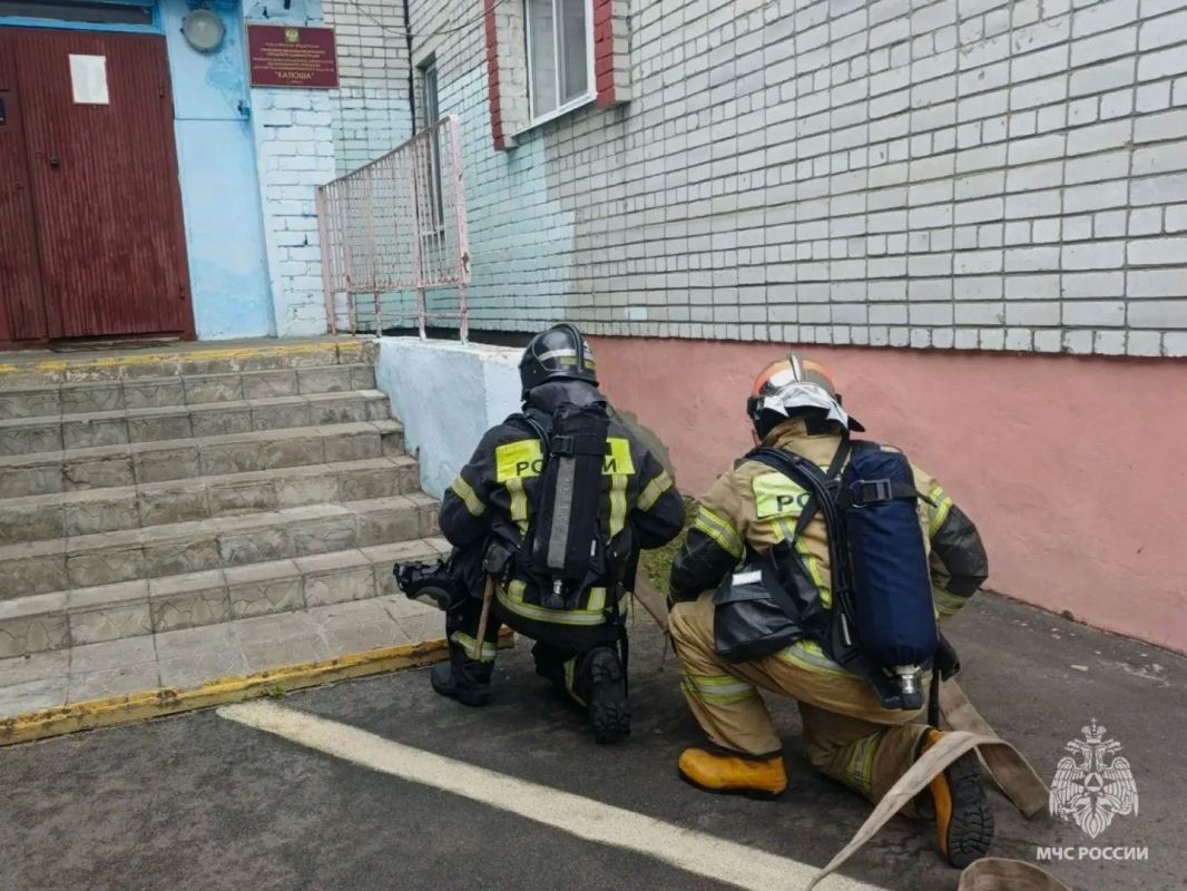 В Брянске сотрудники МЧС России проверили готовность образовательных учреждений к чрезвычайным ситуациям В Брянске сотрудники МЧС России проверили готовность образовательных учреждений к чрезвычайным ситуациям