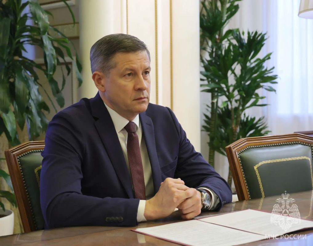Глава МЧС России провел рабочую встречу с врио губернатора Брянской области Глава МЧС России провел рабочую встречу с врио губернатора Брянской области