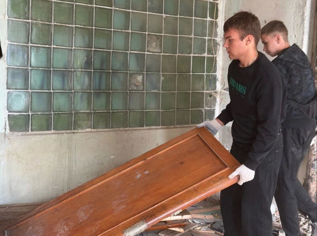 В лагере «Огонёк» стартовала профильная трудовая смена для подростков «Трудовой десант Брянщины» В лагере «Огонёк» стартовала профильная трудовая смена для подростков «Трудовой десант Брянщины»