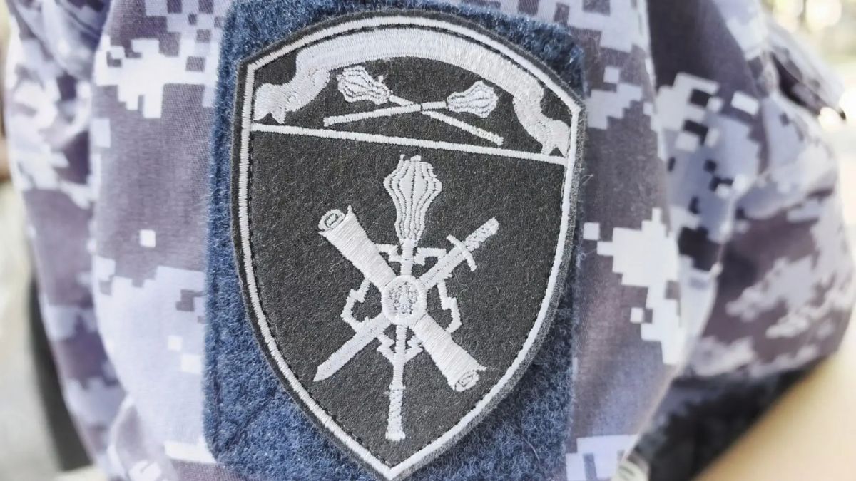 Сотрудники Росгвардии организовали акцию ко Дню государственного флага в Брянске