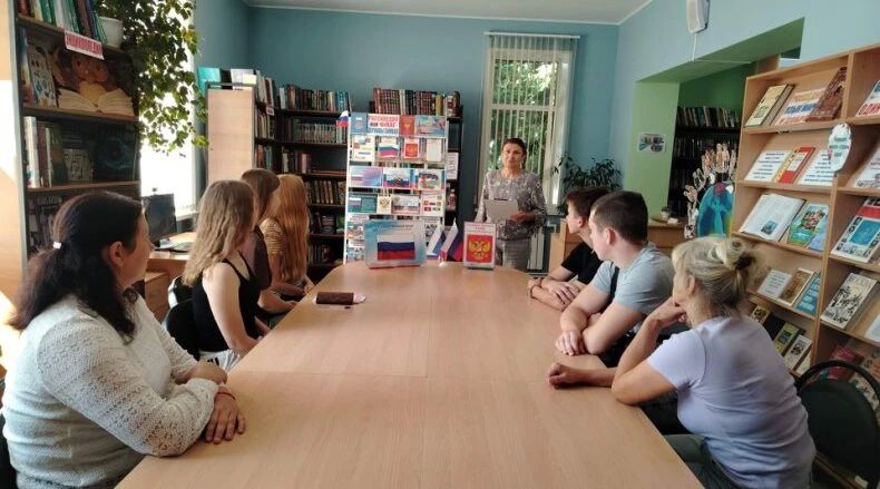 В преддверии Дня Российского флага в Межпоселенческой Гордеевской центральной библиотеке состоялось мероприятие, направленное на интеллектуальное и познавательное развитие учащихся В преддверии Дня Российского флага в Межпоселенческой Гордеевской центральной библиотеке состоялось мероприятие, направленное на интеллектуальное и познавательное развитие учащихся