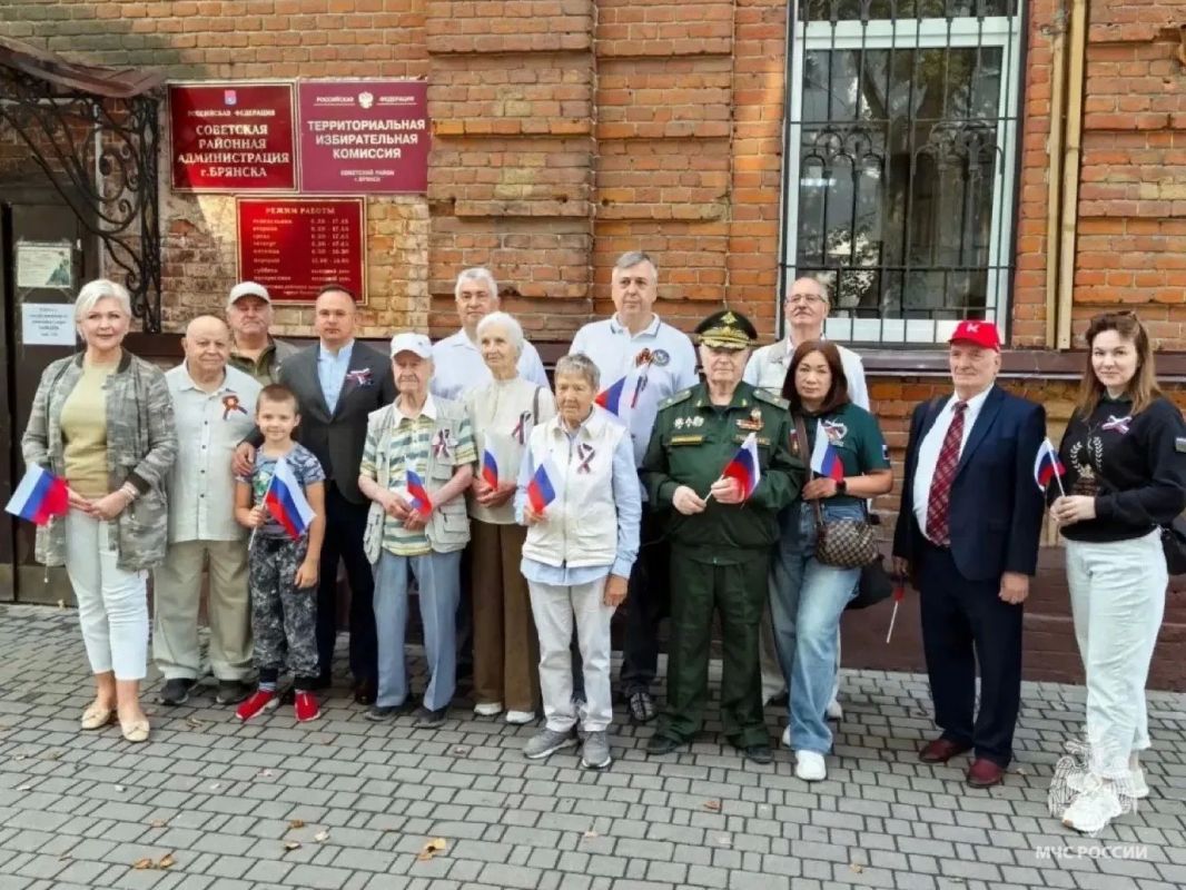 В преддверии Дня Государственного флага в «Искорке» прошёл урок мужества В преддверии Дня Государственного флага в «Искорке» прошёл урок мужества