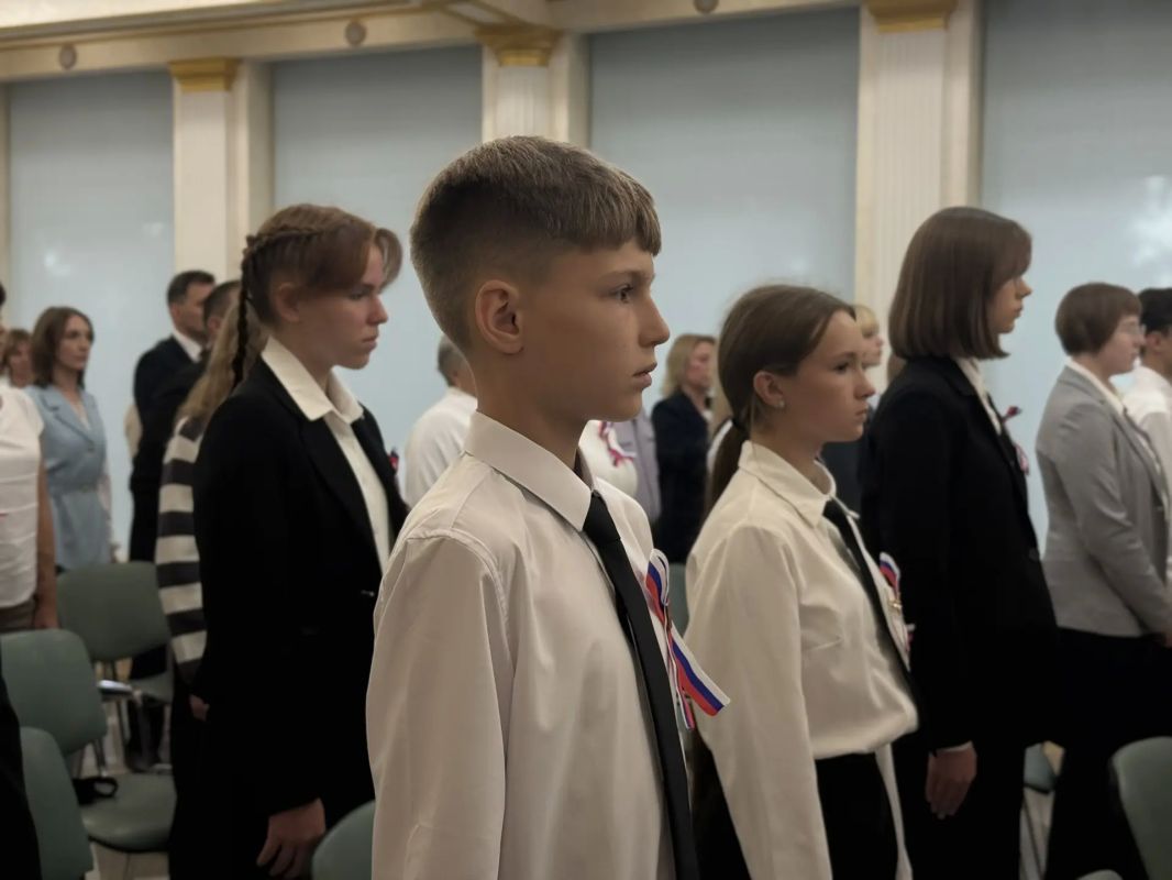 21 августа в преддверии Дня Государственного флага Российской Федерации, в фойе Хрустального зала Правительства Брянской области, состоялась торжественная церемония вручения паспортов ребятам, достигшим 14 лет, в рамках... 21 августа в преддверии Дня Государственного флага Российской Федерации, в фойе Хрустального зала Правительства Брянской области, состоялась торжественная церемония вручения паспортов ребятам, достигшим 14 лет, в рамках...