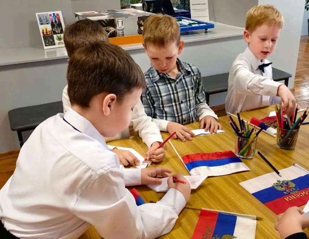 День российского флага в Музее дятьковского хрусталя!