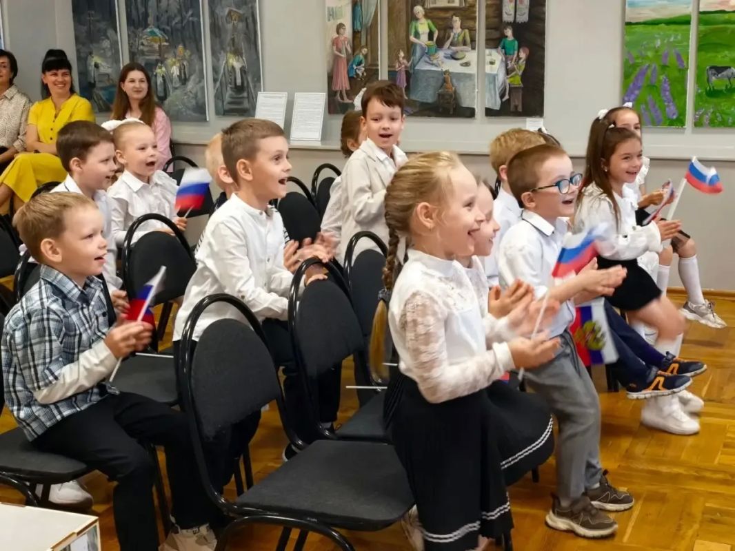 День российского флага в Музее дятьковского хрусталя! День российского флага в Музее дятьковского хрусталя!