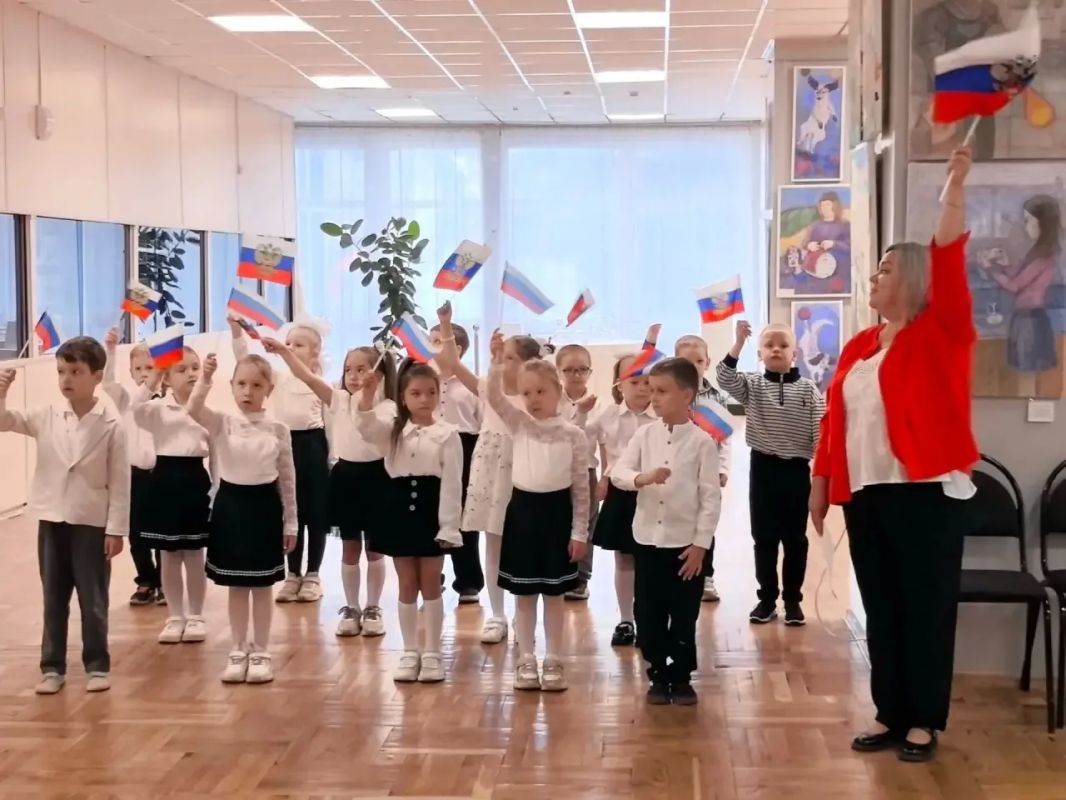 День российского флага в Музее дятьковского хрусталя! День российского флага в Музее дятьковского хрусталя!
