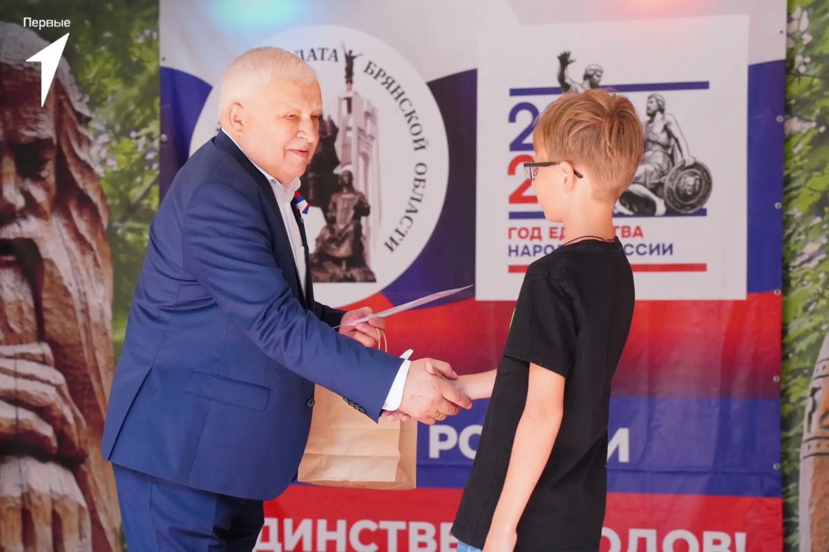 22 августа, в День Государственного флага Российской Федерации, в брянском Парке-музее имени А.К. Толстого прошло яркое праздничное мероприятие «В единстве народов сила России» 22 августа, в День Государственного флага Российской Федерации, в брянском Парке-музее имени А.К. Толстого прошло яркое праздничное мероприятие «В единстве народов сила России»