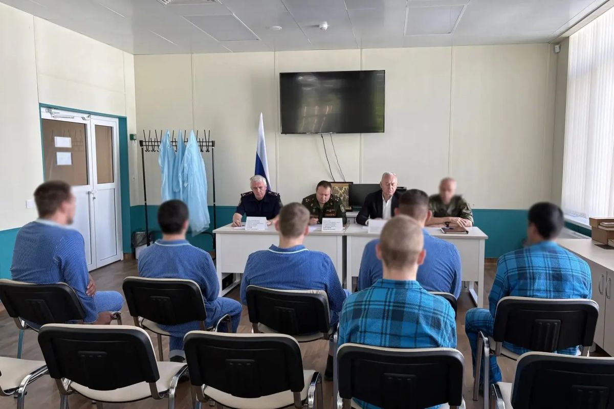 Исполняющий обязанности руководителя следственного управления СК России по Брянской области провел личный прием военнослужащих в госпитале