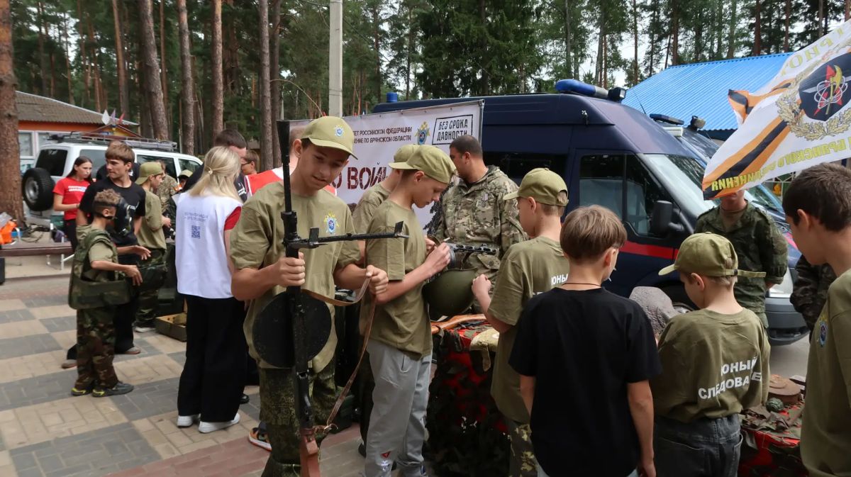 В Брянской области открылась профильная лагерная смена Следственного комитета Российской Федерации «Юный следователь» В Брянской области открылась профильная лагерная смена Следственного комитета Российской Федерации «Юный следователь»