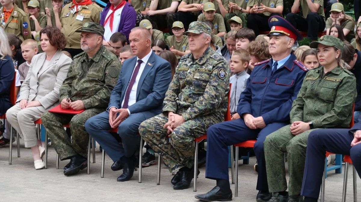 В Брянской области открылась профильная лагерная смена Следственного комитета Российской Федерации «Юный следователь» В Брянской области открылась профильная лагерная смена Следственного комитета Российской Федерации «Юный следователь»