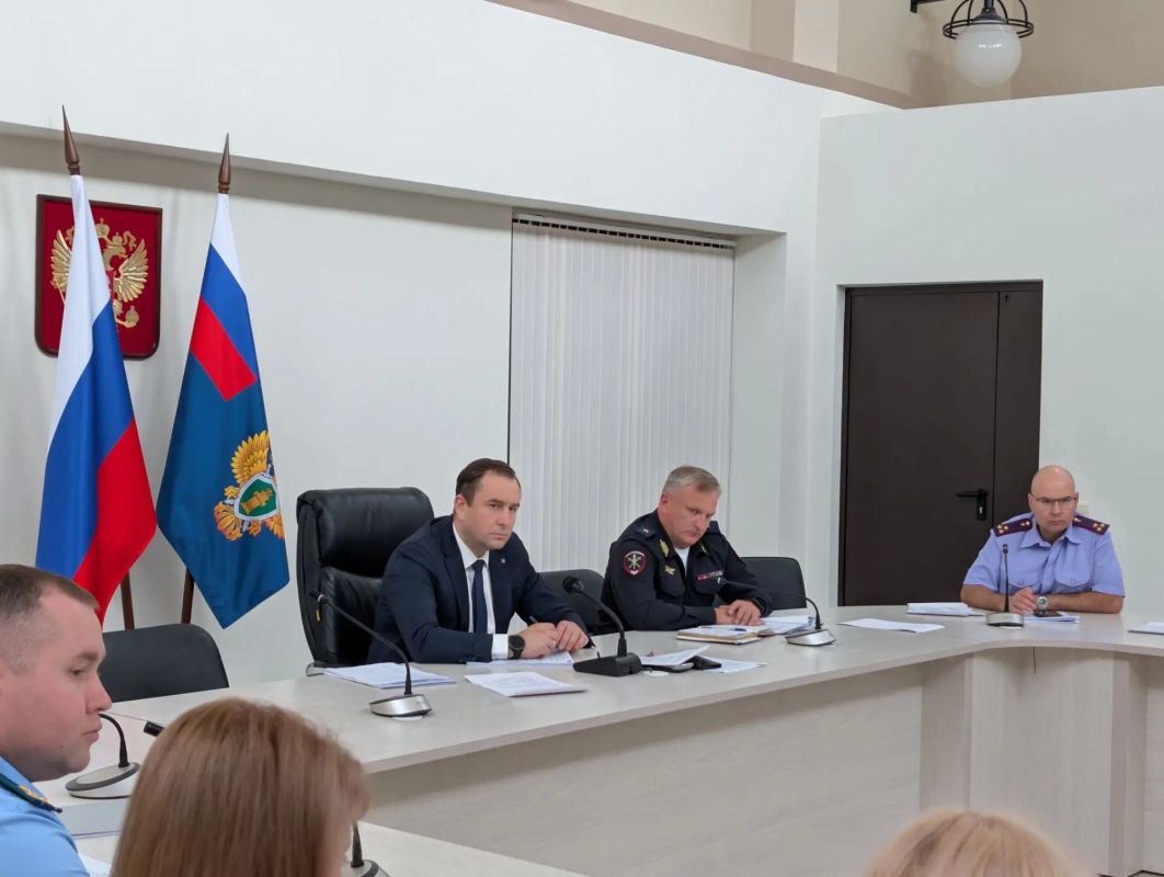 Под председательством прокурора Брянской области Владимира Мосина в прокуратуре области 27 августа 2026 года состоялось очередное заседание межведомственной рабочей группы по противодействию правонарушениям Под председательством прокурора Брянской области Владимира Мосина в прокуратуре области 27 августа 2026 года состоялось очередное заседание межведомственной рабочей группы по противодействию правонарушениям