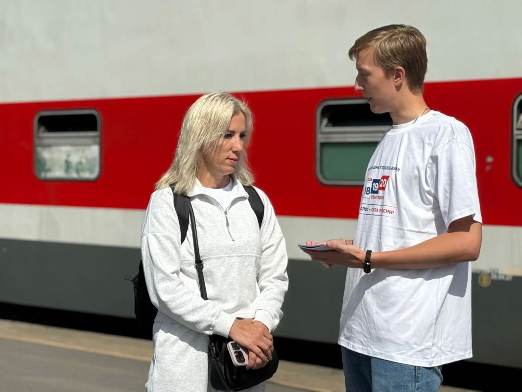 Голосуй, не меняя планов!. Расстояние от Брянска до столицы всего 386 км. Несмотря на введенный запрет работы аэропорта, тысячи жителей Брянщины на поездах и автобусах приезжают в Москву на работу и учебу, а многие, чтобы в... Голосуй, не меняя планов!. Расстояние от Брянска до столицы всего 386 км. Несмотря на введенный запрет работы аэропорта, тысячи жителей Брянщины на поездах и автобусах приезжают в Москву на работу и учебу, а многие, чтобы в...