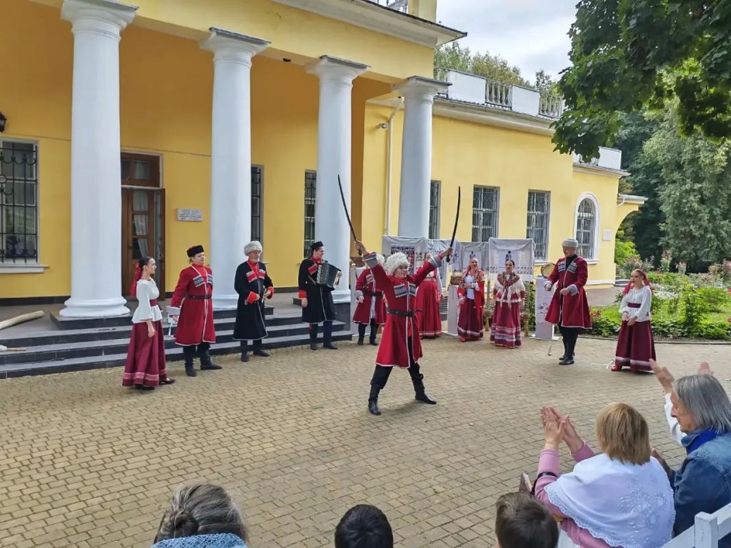 В ОВСТУГЕ ПРОШЕЛ ПРАЗДНИК УСПЕНИЯ ПРЕСВЯТОЙ БОГОРОДИЦЫ В ОВСТУГЕ ПРОШЕЛ ПРАЗДНИК УСПЕНИЯ ПРЕСВЯТОЙ БОГОРОДИЦЫ