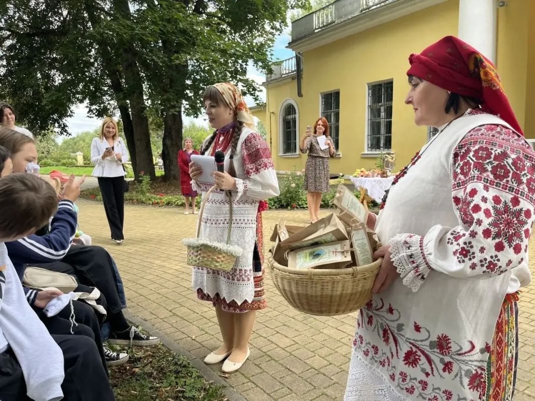 В ОВСТУГЕ ПРОШЕЛ ПРАЗДНИК УСПЕНИЯ ПРЕСВЯТОЙ БОГОРОДИЦЫ В ОВСТУГЕ ПРОШЕЛ ПРАЗДНИК УСПЕНИЯ ПРЕСВЯТОЙ БОГОРОДИЦЫ
