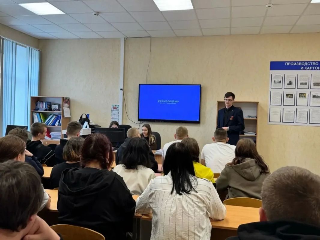 В рамках реализации национального проекта «Молодёжь и дети» в сентябре — ноябре 2026 года в Брянской области продолжится Всероссийский проект «Проводники смыслов В рамках реализации национального проекта «Молодёжь и дети» в сентябре — ноябре 2026 года в Брянской области продолжится Всероссийский проект «Проводники смыслов