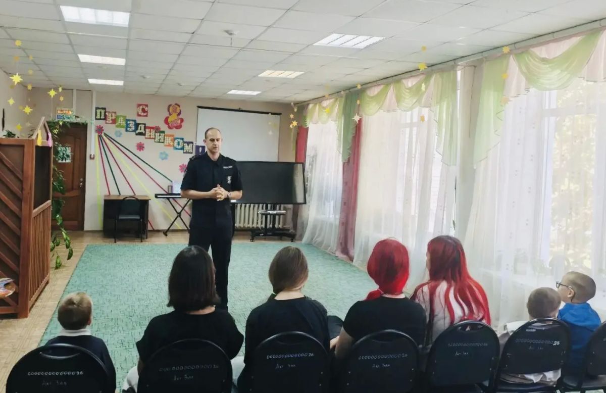 Транспортные полицейские Брянска присоединились к акции «Помоги собраться в школу» Транспортные полицейские Брянска присоединились к акции «Помоги собраться в школу»