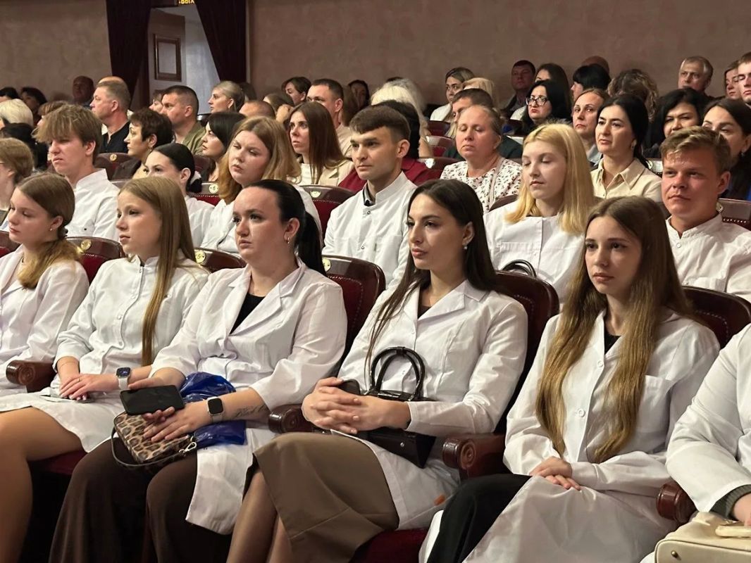 Брянских первокурсников Сеченовского университета посвятили в студенты Брянских первокурсников Сеченовского университета посвятили в студенты