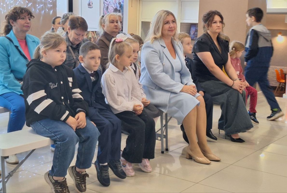 Инна Мухина: Поздравила первоклассников г.Брянска из категории детей, оставшихся без попечения родителей Инна Мухина: Поздравила первоклассников г.Брянска из категории детей, оставшихся без попечения родителей