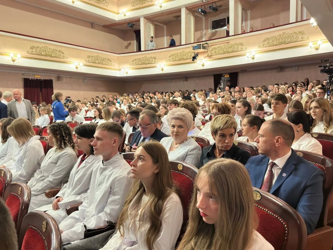 Брянских первокурсников Сеченовского университета посвятили в студенты Брянских первокурсников Сеченовского университета посвятили в студенты