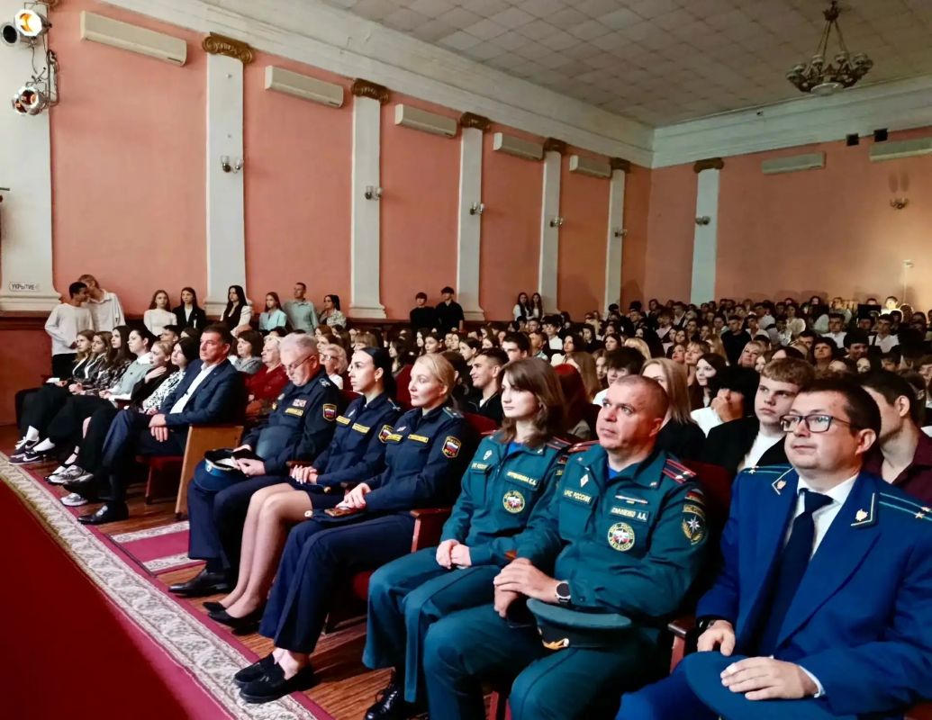 В День знаний сотрудники прокуратуры посетили торжественные линейки в школах Брянской области В День знаний сотрудники прокуратуры посетили торжественные линейки в школах Брянской области