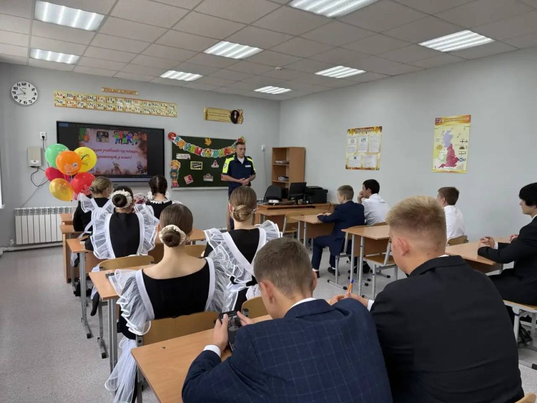 Сотрудники Госавтоинспекции Брянской области приняли участие в мероприятиях, посвященных Дню знаний Сотрудники Госавтоинспекции Брянской области приняли участие в мероприятиях, посвященных Дню знаний