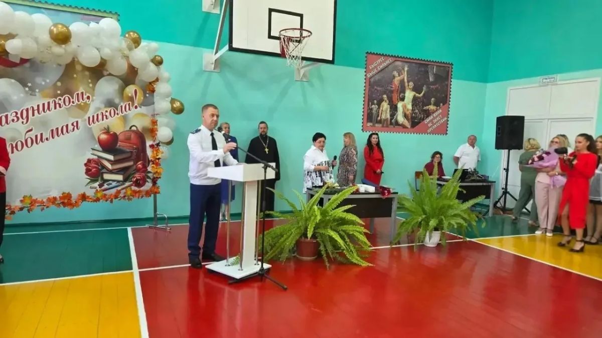 В День знаний сотрудники прокуратуры посетили торжественные линейки в школах Брянской области