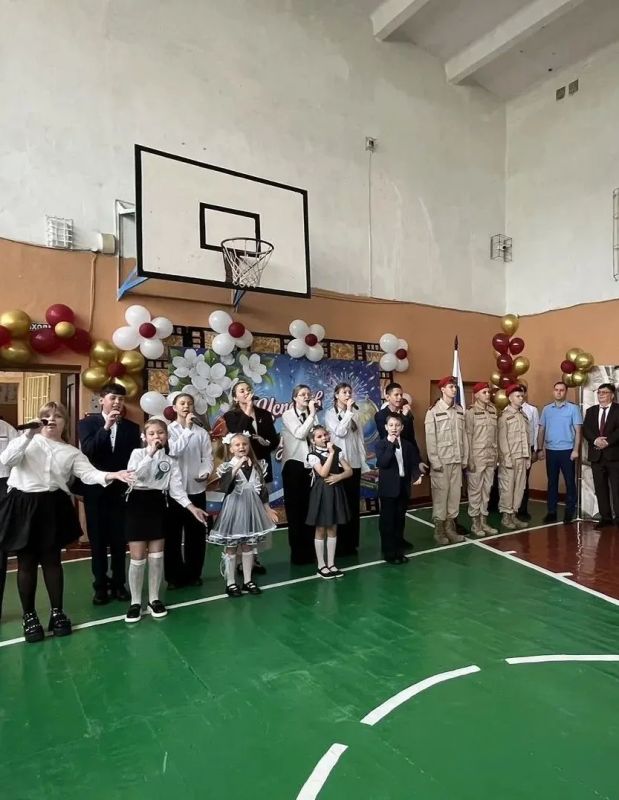 Прокурор Брянской области Владимир Мосин принял участие в торжественной линейке, посвящённой Дню знаний Прокурор Брянской области Владимир Мосин принял участие в торжественной линейке, посвящённой Дню знаний